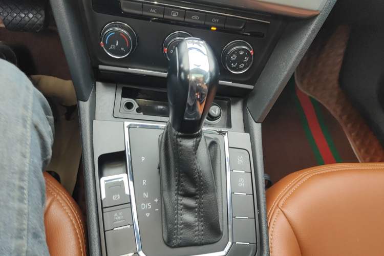 Used Volkswagen Lamando 2017 230TSI DSG Fashion Edition Gear Lever