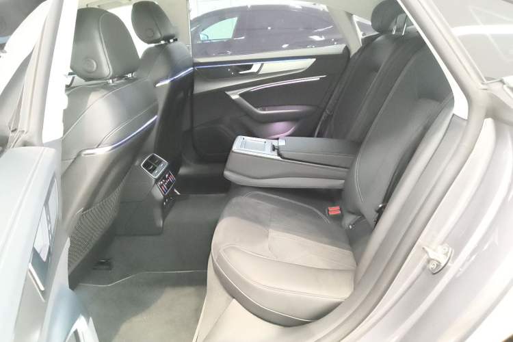 Used Audi A7L 2024 45TFSI S-line Dream-Building Edition Flow Crystal Package
