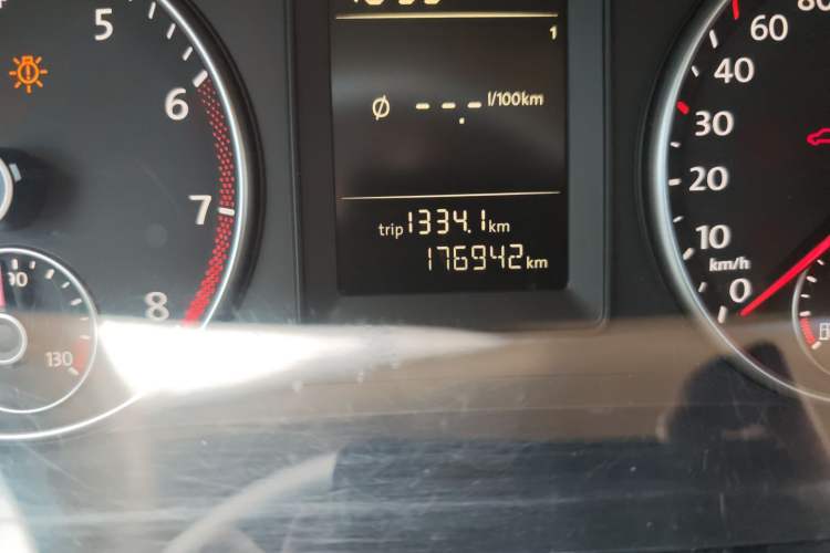 Used Volkswagen Touran 2011 1.4T Manual ZhiShang Edition 5-seater
