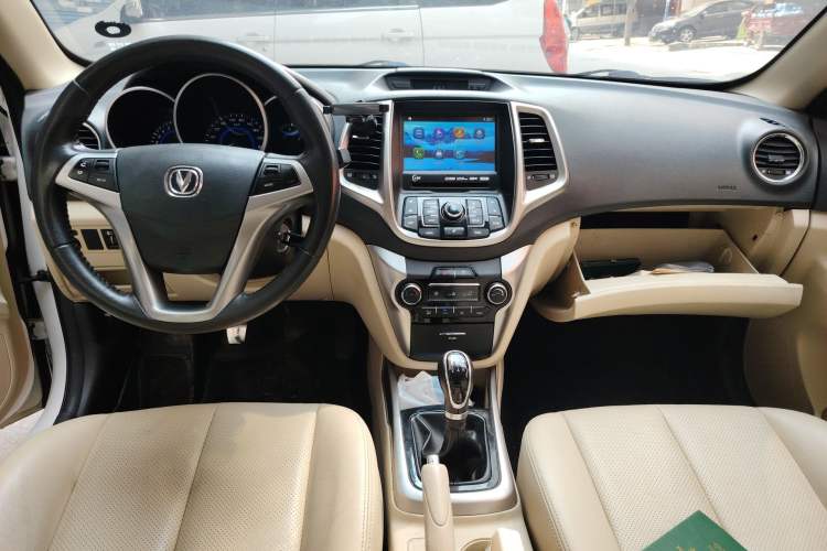 Used CHANGAN Eado 2014 1.6L Manual Luxury Model Center Console