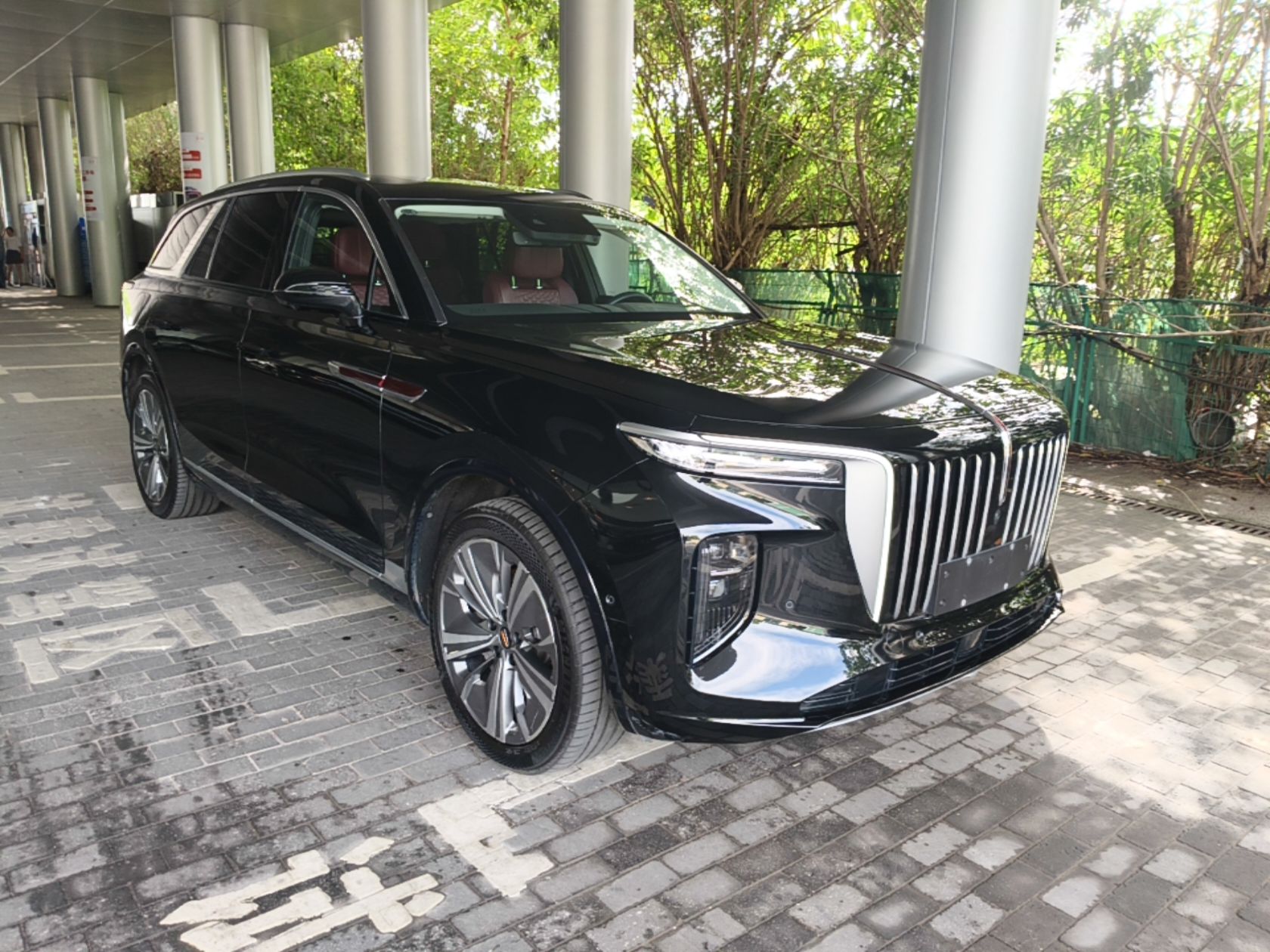 Hongqi E-HS9 2022 690 km Range Flagship Edition Six Seats — снимка 12