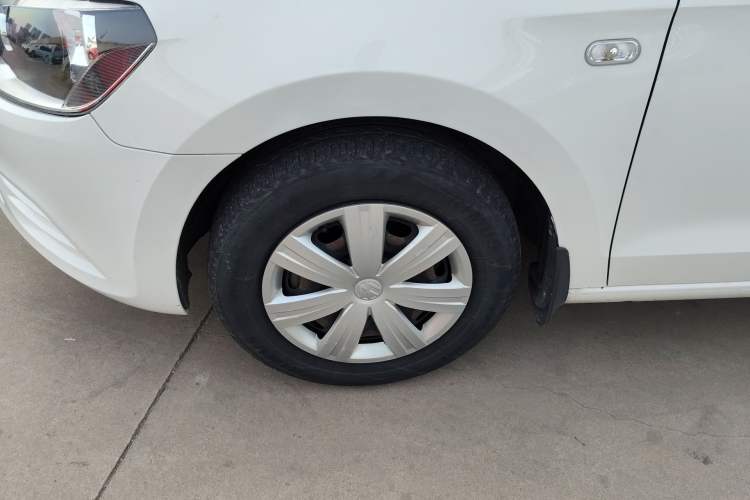 Used Volkswagen Jetta 2013 1.6L Manual Fashion Edition
