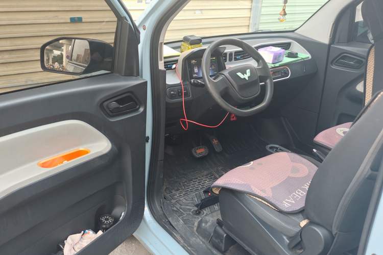 Used Wuling Hongguang MINIEV 2021 Macaron Fashion Model Lithium Iron Phosphate Driver Seat