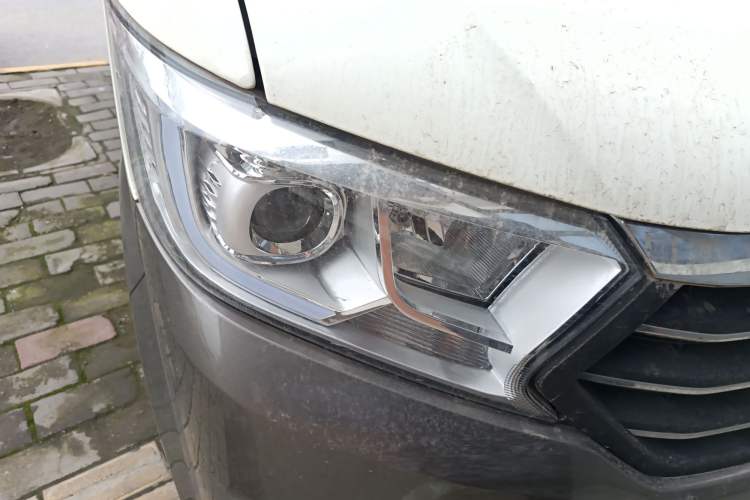 Used CHANGAN KUAYUE Xing V3 2023 1.5L Gasoline Luxury 6-Seater Passenger Vehicle Right Front Headlight