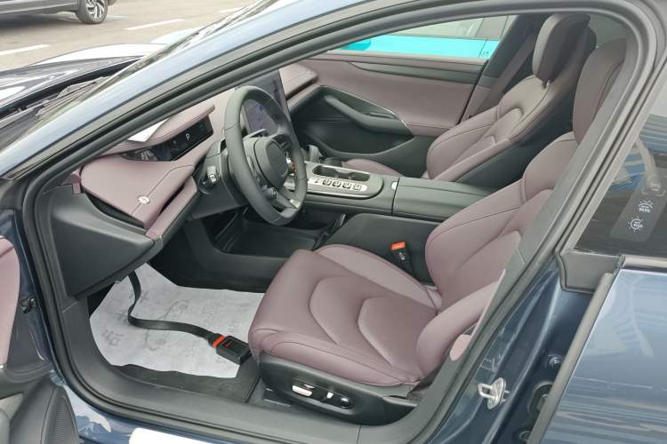 Used Xiaomi Auto SU7 2024 Four-Wheel Drive Ultra-Long Range Advanced Intelligent Driving Max Edition
