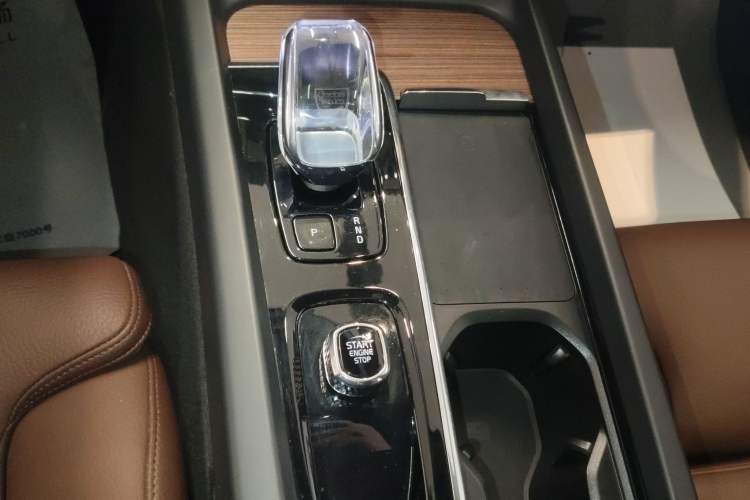 Used Volvo XC60 New Energy 2024 T8 Plug-in Hybrid Long-Range All-Wheel Drive Smart Luxury Edition Gear Lever