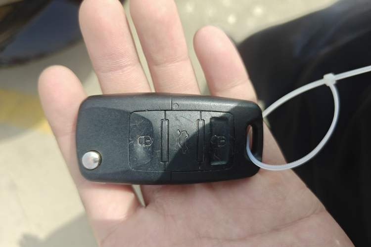 Used FORTHING Lingzhi 2022 Striving Version M5L 1.6L Base Model 9-Seater Vehicle Key