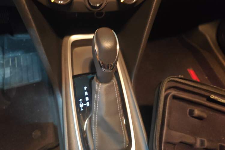 Used Chevrolet Monza 2022 320 Automatic Enjoyment Sunroof Version Gear Lever