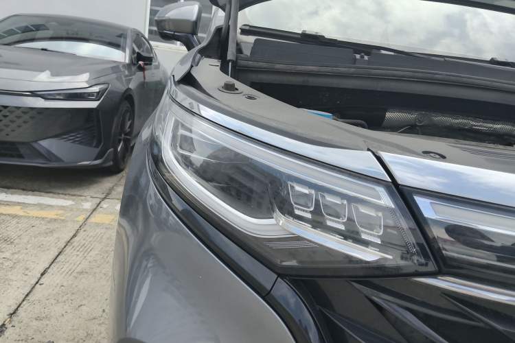 Used Roewe iMAX8 2022 400TGI Prestige Edition