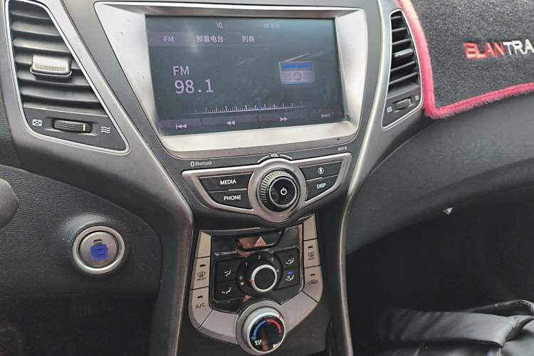 Used Hyundai Elantra (5th Generation / Langdong) 2016 1.6L Manual Luxury Model Audio And AC Panel