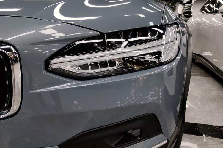 Used Volvo V90 2022 Cross Country B5 AWD Prestige Edition Left Front Headlight