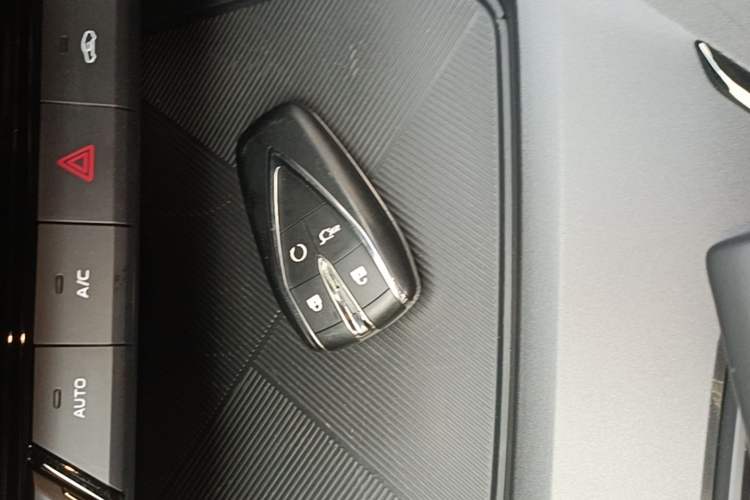 Used CHANGAN OSHAN X5 PLUS 2023 Revised 1.5T DCT Excellence Edition Vehicle Key