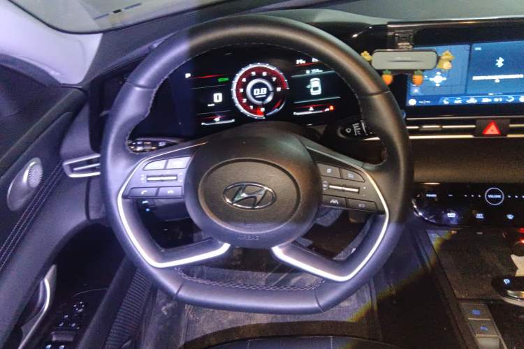 Used Hyundai Elantra 2022 1.5L CVT LUX Prestige Edition
