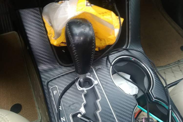 Used Kia Sorento 2010 2.2T Diesel Luxury Edition Gear Lever