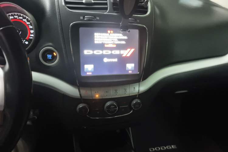 Used Dodge Journey 2013 2.4L Two-Wheel Drive Luxury Version Audio And AC Panel