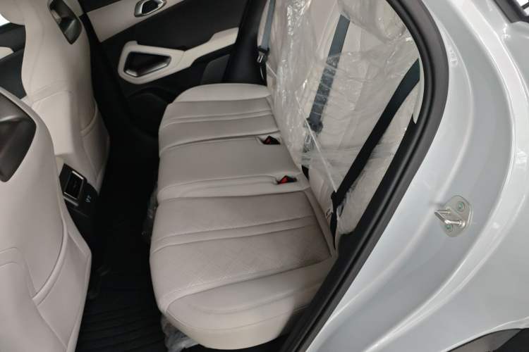 Used BYD Yuan UP 2025 Intelligent Driving Version 401 KM Dynamic Edition Left Rear Seat