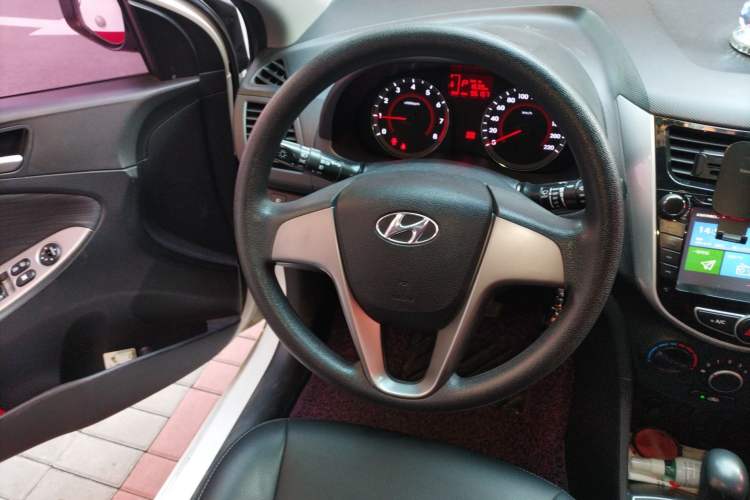 Used Hyundai Verna Ray 2014 1.4L Automatic GLX