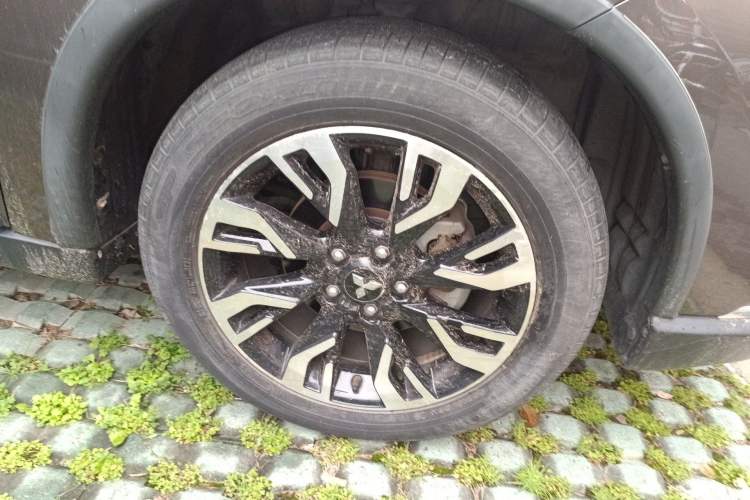 Used Mitsubishi Outlander 2019 2.4L 4x4 Zhi Xiang Edition 5 Seats China VI Standard Right Front Wheel Hub