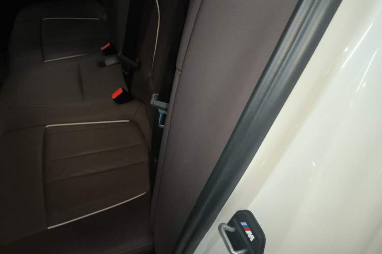 Used BMW 5 Series New Energy 2022 Restyled 535Le M Sport Package Left Rear Seat