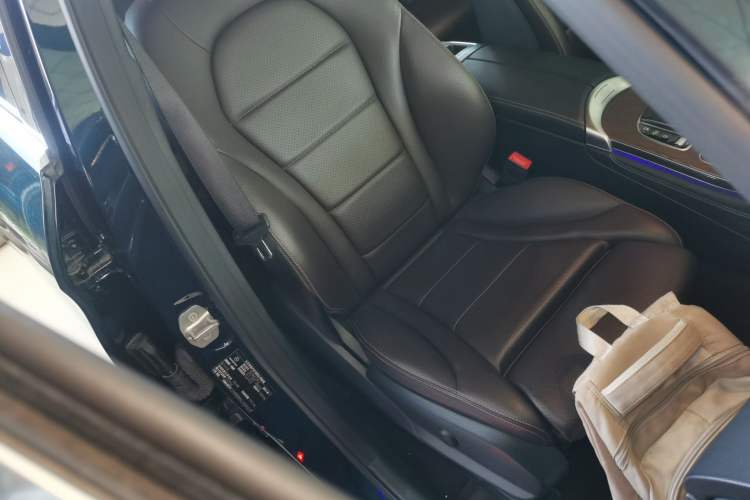 Used Mercedes-Benz GLC 2020 Facelift GLC 260 L 4MATIC Luxury Edition Right Front Seat