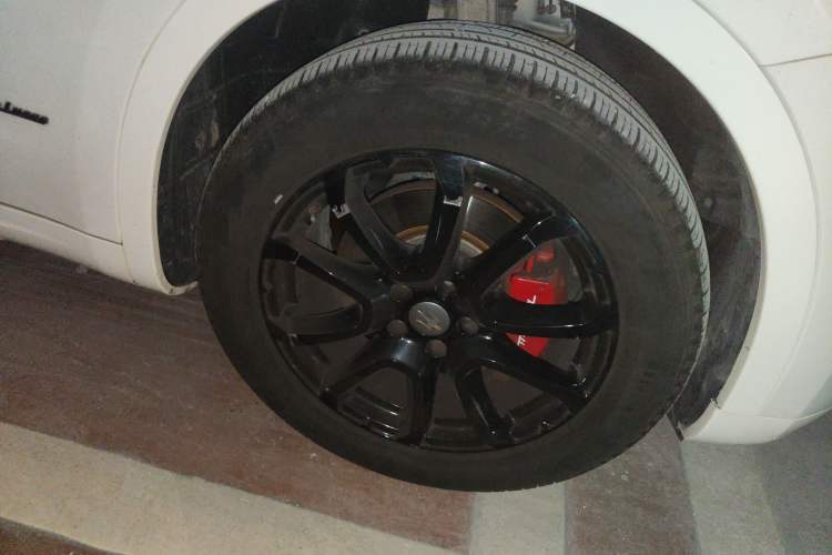 Used Maserati Levante 2016 3.0T Standard Edition Right Front Wheel Hub