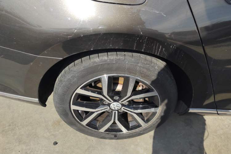 Used Volkswagen Magotan 2018 Facelift 330TSI DSG Luxury Model Right Rear Wheel Hub