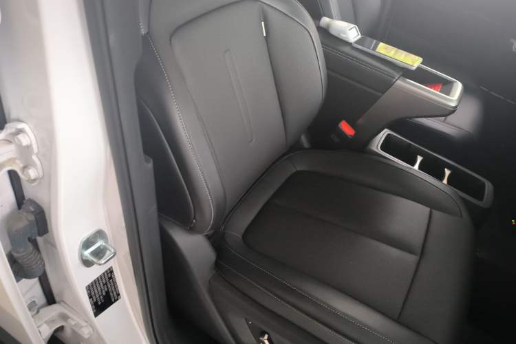 Used iCAR V23 2025 401 Two-Wheel Drive Advanced Edition Right Front Seat