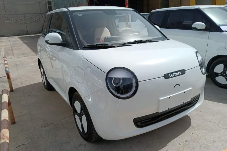 Used CHANGAN NEVO Lumin 2025 205 km Xiangqin Version Front Right 45 Deg