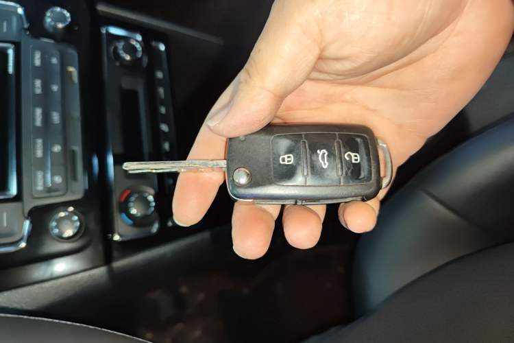 Used Volkswagen Santana 2013 1.6L Manual Luxury Edition