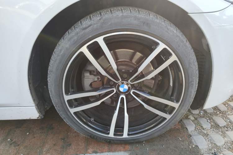 Used BMW 5 Series 2012 523Li Luxury Model Right Front Wheel Hub