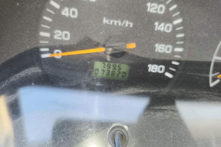 Used Jinbei Hiace 2014 2.0L 5th Generation Kuaiyunwang Business Version 4G19 Odometer Close Up