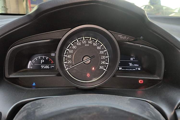 Used Mazda 3 Axela 2017 Sedan 1.5L Automatic Comfort Model Emission Standard China V