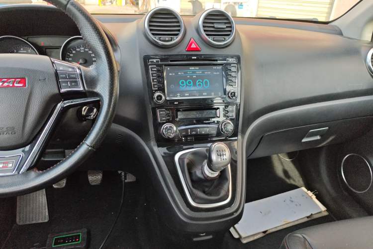 Used Haval H6 2015 Upgraded Model 1.5T Manual Two-Wheel Drive Elite Version Audio And AC Panel