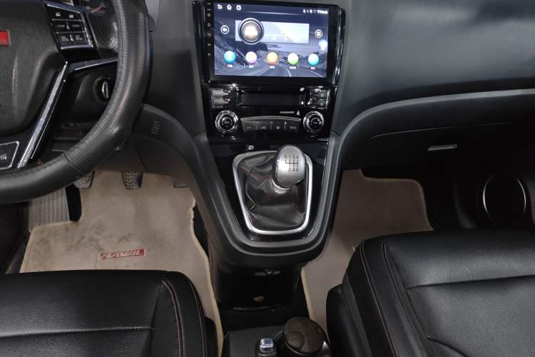 Used Haval H6 2014 Upgraded Model 2.0T Diesel Manual Two-Wheel Drive Elite Version