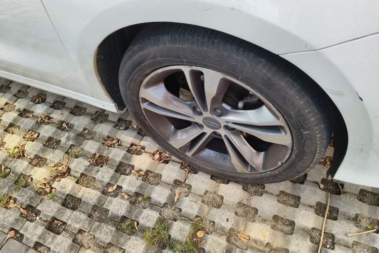 Used Geely Auto Binray 2019 200T DCT Brilliant Edition Right Front Wheel Hub