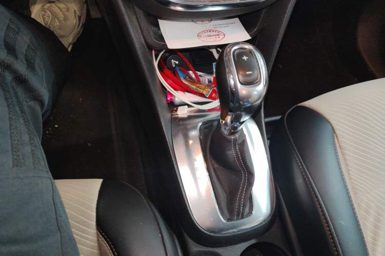 Used Buick Encore 2013 1.4T Automatic Two-Wheel Drive Leading Model Gear Lever