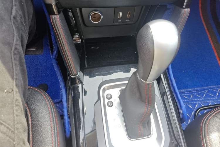 Used BAIC Senova X55 2016 1.5T CVT Luxury Edition Gear Lever