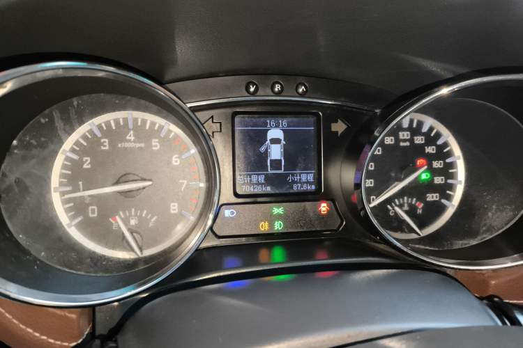 Used JAC T8 2019 2.0T Gasoline Two-Wheel Drive Prestige Version Standard Double HFC4GA3-4D
