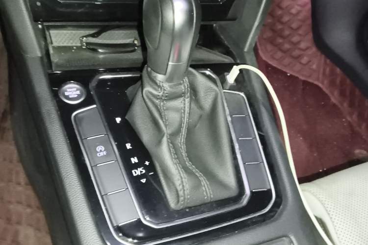 Used Volkswagen Magotan 2024 2 Million Units Zhongxiang Version 330TSI DSG Luxury Edition
