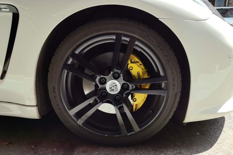 Used Porsche Panamera 2010 Panamera 3.6L Right Front Wheel Hub