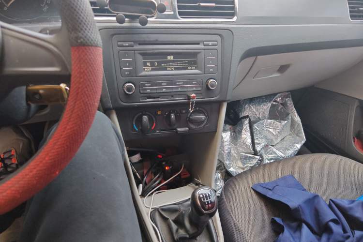 Used Skoda Rapid 2015 1.6L Manual Smart Selection Model Audio And AC Panel