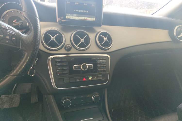 Used Mercedes-Benz GLA 2015 GLA 200 Fashion Model
