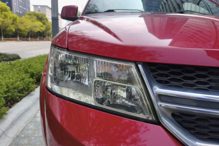 Used Dodge Journey 2013 2.4L Two-Wheel Drive Luxury Version