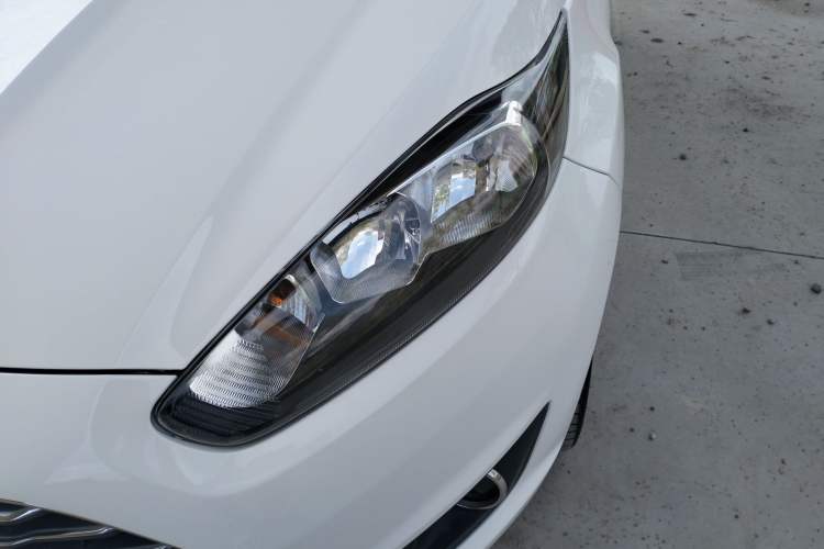 Used Ford Fiesta 2013 Hatchback 1.5L Automatic Fashion Edition Left Front Headlight