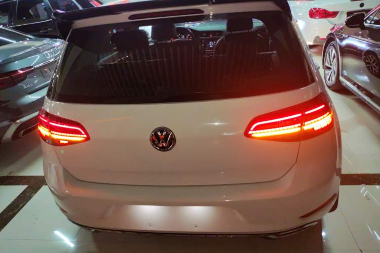 Used Volkswagen Golf 2018 230TSI Automatic Luxury Version
