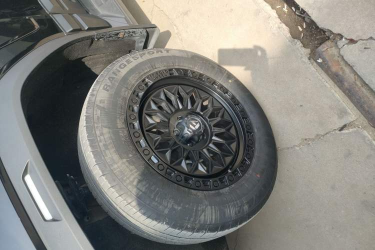 Used JETOUR Traveler 2023 1.5T Two-Wheel Drive Discovery PRO Left Front Wheel Hub