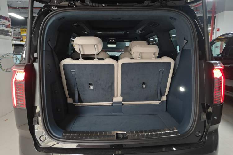 Used Zeekr 009 2024 Six-Seat Executive Version 4WD 108 kWh Trunk