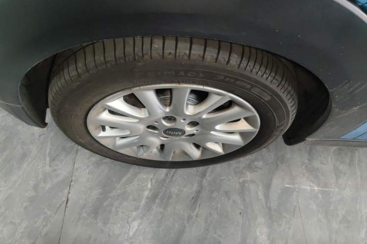 Used MINI 2015 1.5T COOPER Fun Five-Door Edition Left Front Wheel Hub