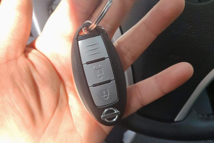 Used Nissan Qashqai 2017 2.0L CVT Luxury Edition China VI Standard Vehicle Key