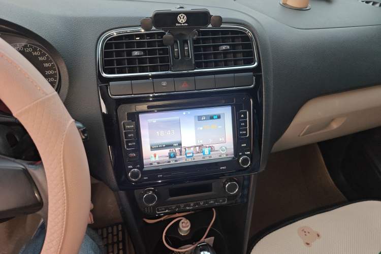 Used Volkswagen Polo 2013 1.6L Automatic Luxury Edition Audio And AC Panel